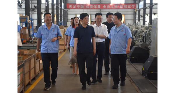 寶雞市市長王勇一行來紡電公司調研時強調 堅持創新驅動 強化科技支撐